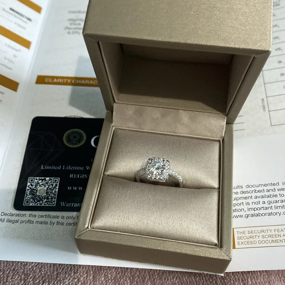 Beautiful 1 ct Moissanite Diamond ring
